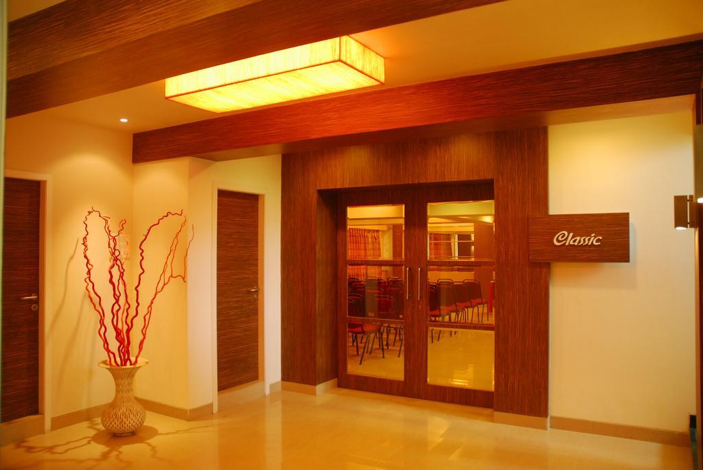 Hotel Mourya Residency Тхане Экстерьер фото