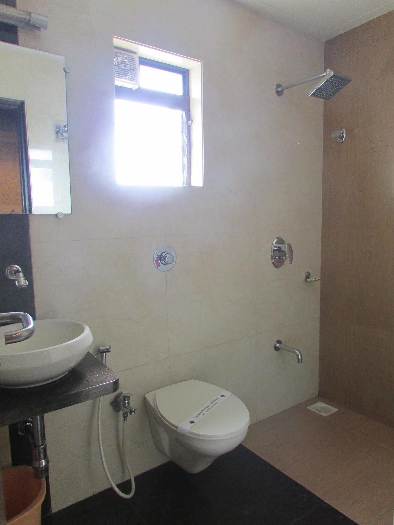 Hotel Mourya Residency Тхане Экстерьер фото