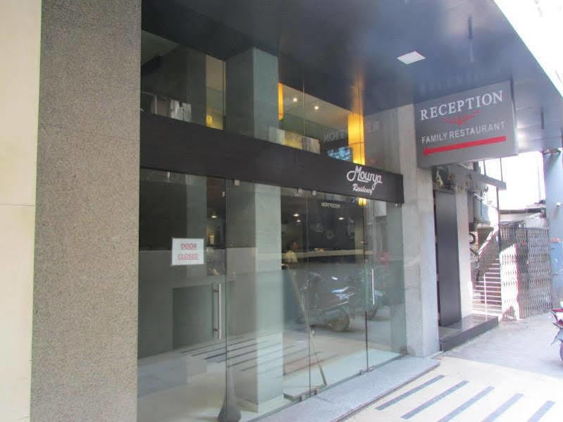 Hotel Mourya Residency Тхане Экстерьер фото