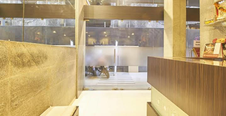 Hotel Mourya Residency Тхане Экстерьер фото